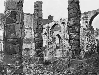 Ruïnes van het Magazijn tijdens de Commune van Parijs, 1871